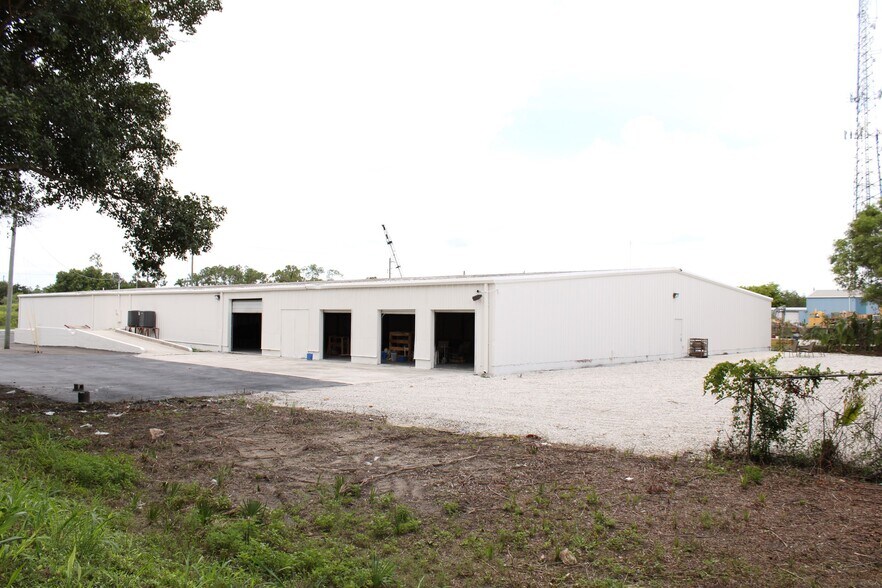 More Photos Of 10980 Enterprise Ave, Bonita Springs Warehouse For Lease