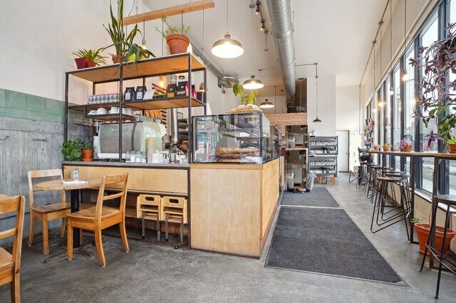 More Photos Of 751 Rue Jarry E, Montréal Fast Food For Sale