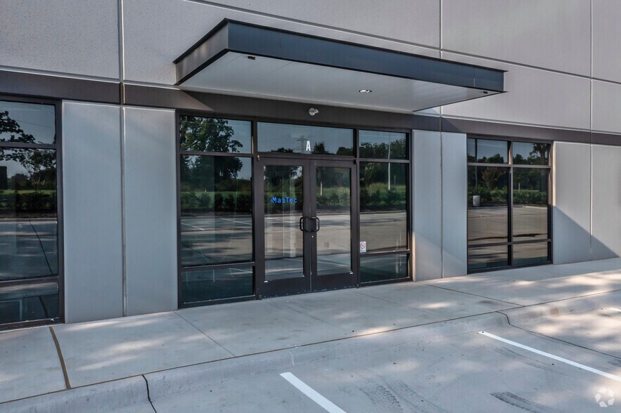 More Photos Of 100-126 Valley Ridge Blvd, Lewisville Light Distribution For Lease