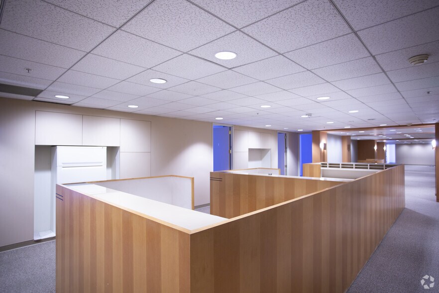 More Photos Of 520 S Grand Ave, Los Angeles Office For Lease