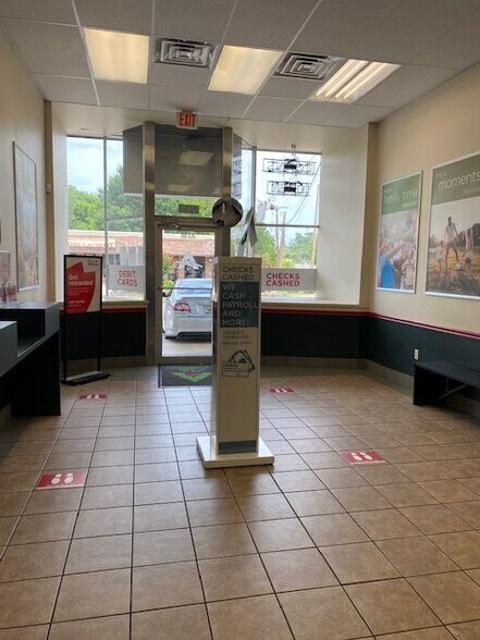 More Photos Of 3006 Highland Ave, Shreveport General Retail For Lease