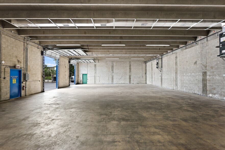 More Photos Of 2605 Kelly Ln, Lake Worth Light Distribution For Lease