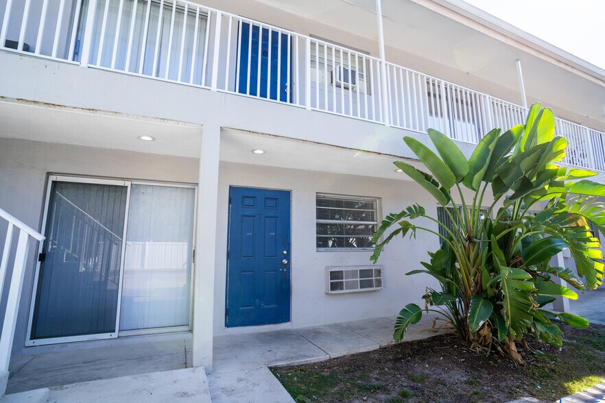 More Photos Of 1947 Ricardo Ave, Fort Myers Apartments For Sale