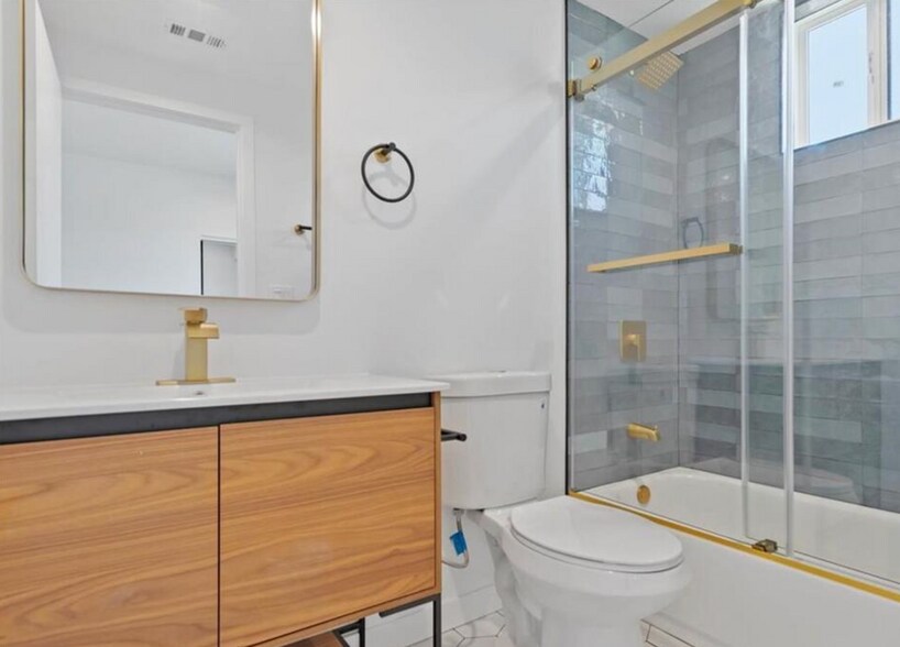 More Photos Of 5526 Blackwelder St, Los Angeles Apartments For Sale