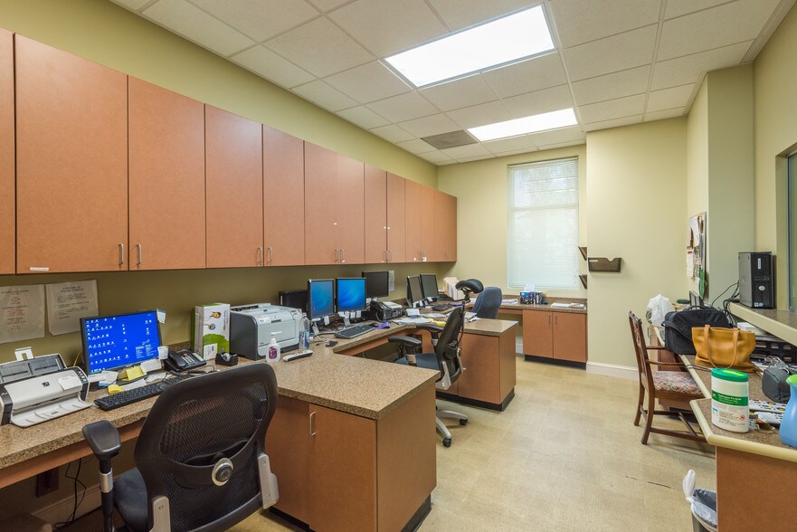 More Photos Of 897 Von Kolnitz Rd, Mount Pleasant Medical For Lease