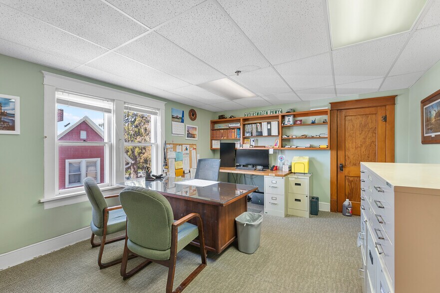 More Photos Of N90W16995 Appleton Ave, Menomonee Falls Office For Sale
