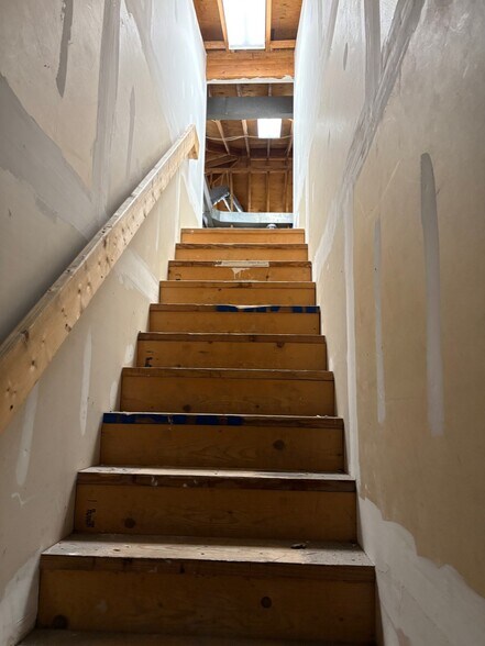 More Photos Of 1415 Shelby St, Indianapolis Office For Sale