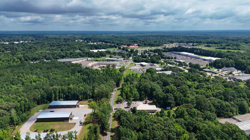 More Photos Of 1181 Fairground Rd, Madison Service For Lease