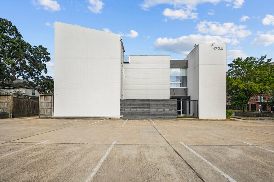More Photos Of 1724 Richmond Ave, Houston Medical For Sale