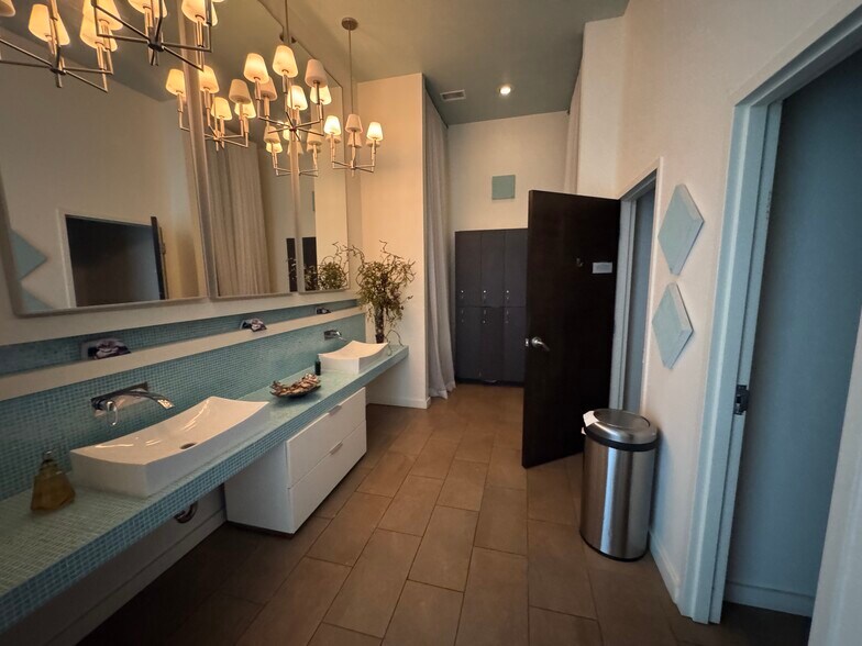 More Photos Of 2140 W Grande Blvd, Tyler Medical For Lease