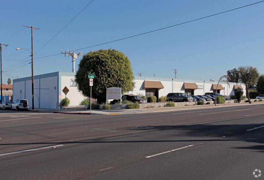 Primary Photo Of 3701-3719 W Rosecrans Ave, Hawthorne Warehouse For Lease