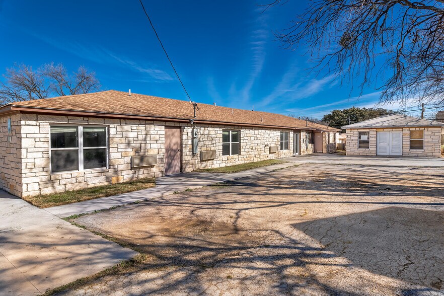 More Photos Of 104 E 5th St, Brady Office Residential For Sale