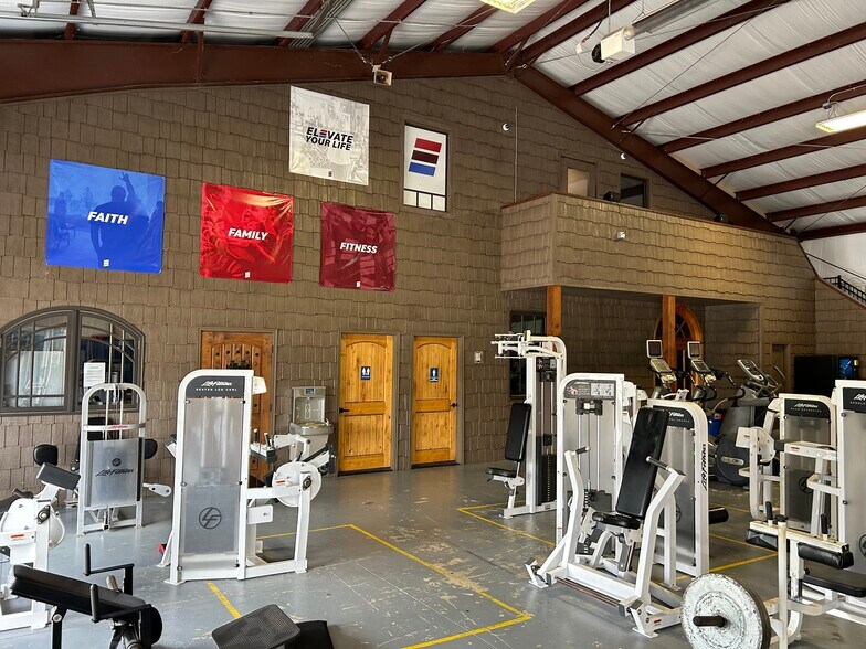 More Photos Of 200 NE 16th St, Newcastle Industrial For Lease