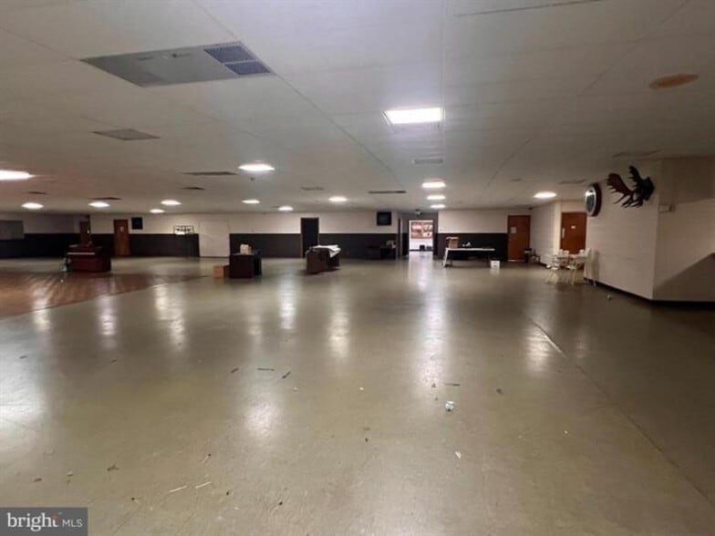 More Photos Of 80 Brady Ln, Lewistown Sports And Entertainment For Sale