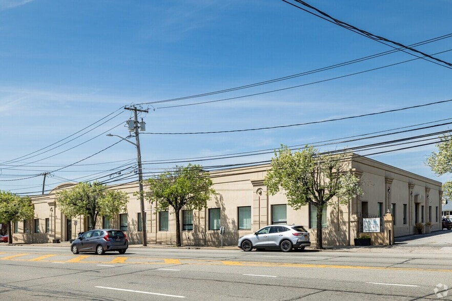 More Photos Of 166 E Jericho Tpke, Mineola Office For Lease