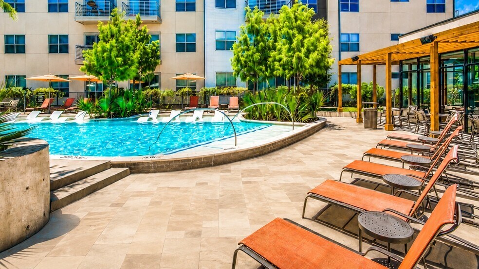 More Photos Of 660 Yorktown St, Dallas Apartments For Sale