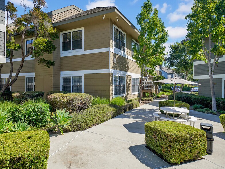 More Photos Of 2900 Bristol St, Costa Mesa Office For Sale