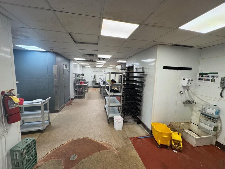 More Photos Of 408 Market Square Dr, Maysville Restaurant For Sale