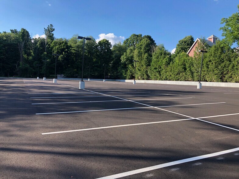 More Photos Of 4 Northeastern Blvd, Salem Office For Lease