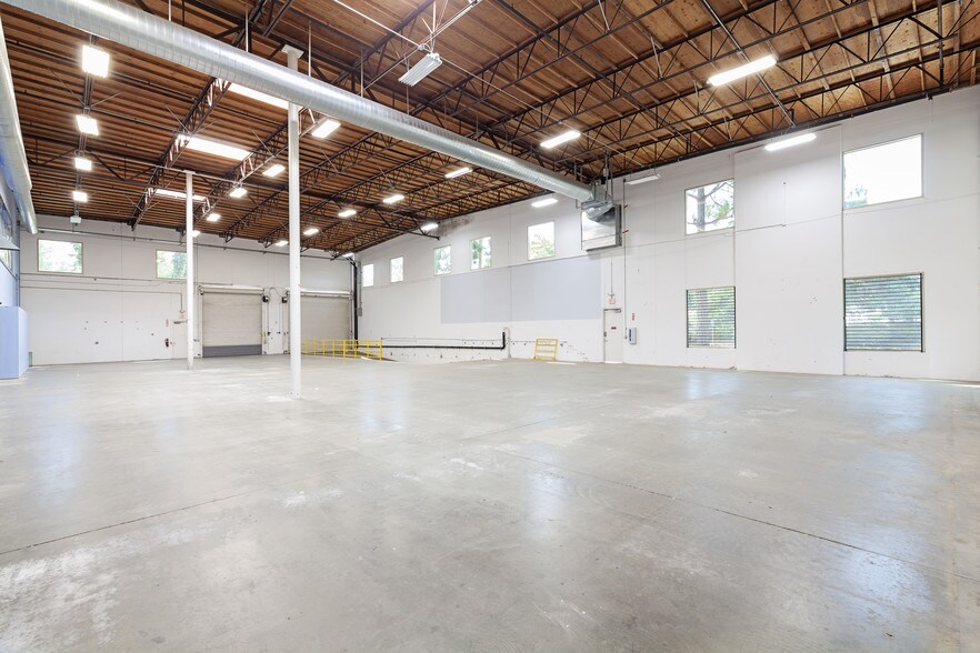 More Photos Of 2105 Rutherford Rd, Carlsbad Research And Development For Lease