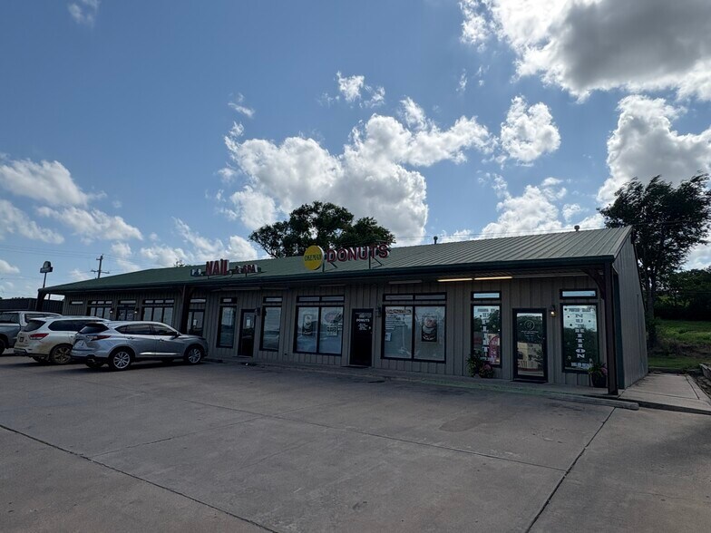 Primary Photo Of 519 S Woody Guthrie St, Okemah General Retail For Sale
