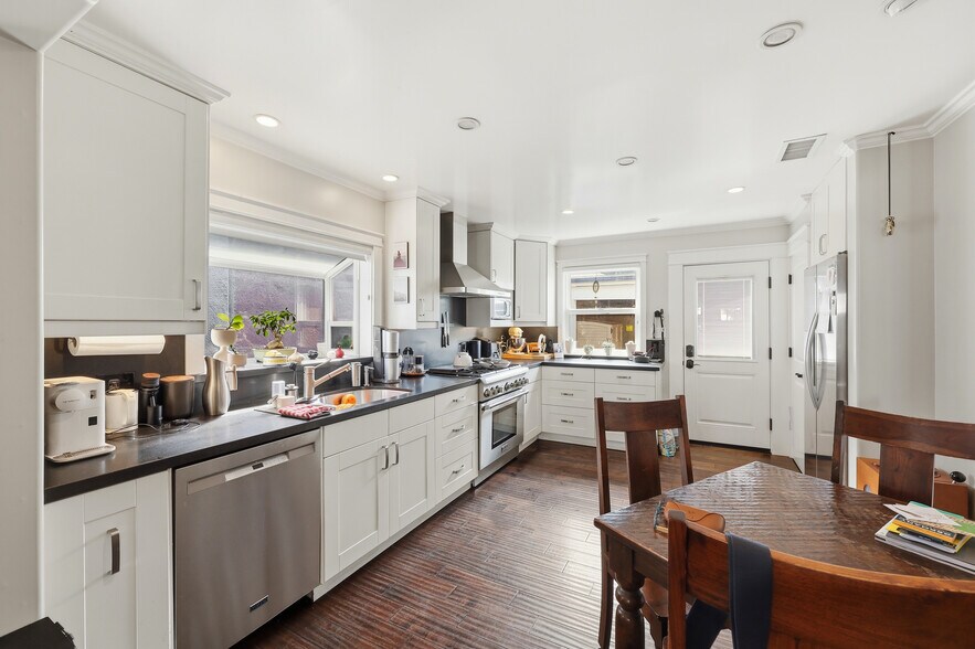 More Photos Of 447 Lambert Ave, Palo Alto Warehouse For Sale