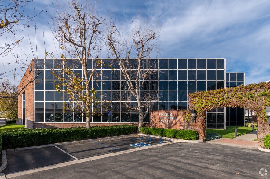 More Photos Of 2040 S Santa Cruz St, Anaheim Loft Creative Space For Lease