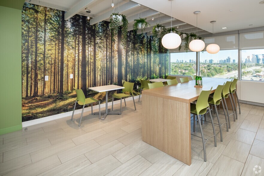 More Photos Of 1290 Central Pky W, Mississauga Office For Lease