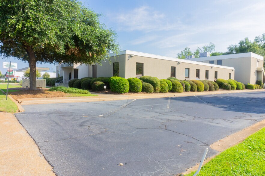 More Photos Of 2303 Dawson Rd, Albany Office For Lease