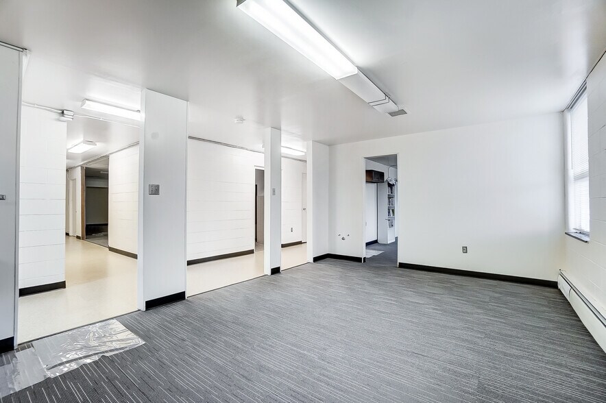 More Photos Of 1106 E High St, Springfield Schools For Sale