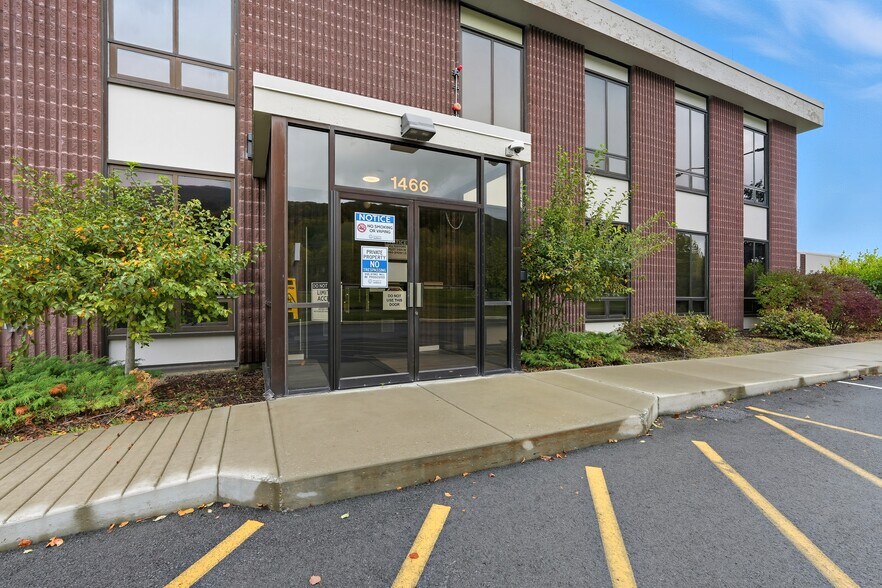 More Photos Of 1466 Curran Hwy, North Adams Manufacturing For Lease