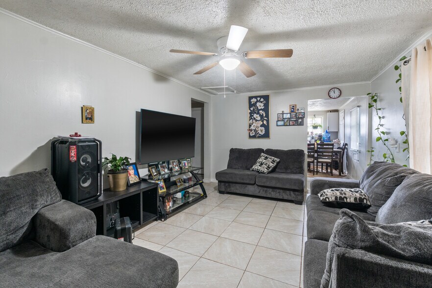 More Photos Of 622 S Wright St, Siloam Springs Apartments For Sale