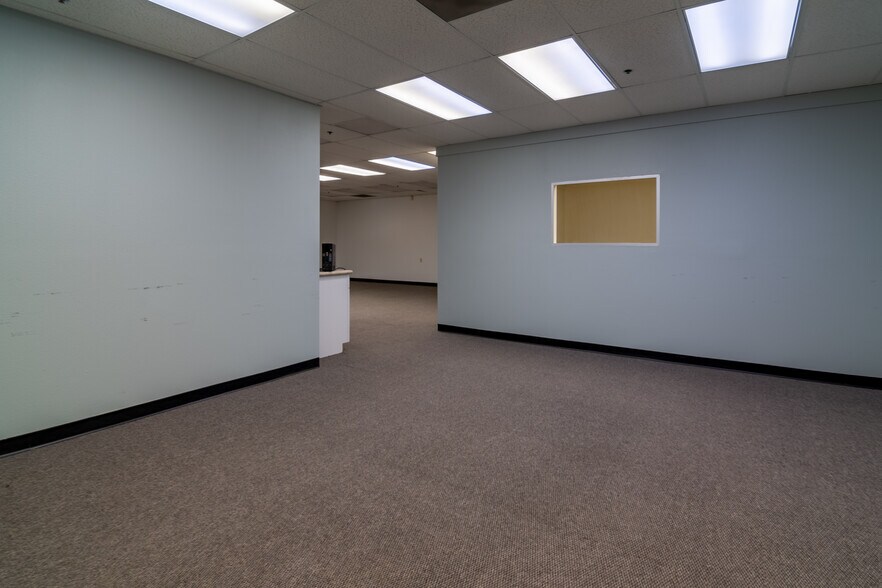 More Photos Of 8321 De Celis Pl, North Hills Warehouse For Lease