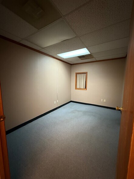 More Photos Of 2312 W Pawnee St, Wichita Unknown For Lease