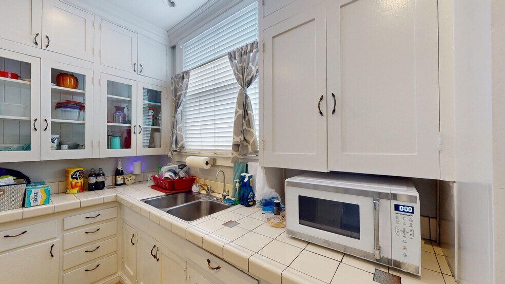 More Photos Of 400 W Yosemite Ave, Madera Office For Sale