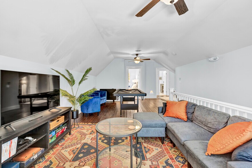 More Photos Of 412 S 3rd St, Wilmington Hospitality For Sale