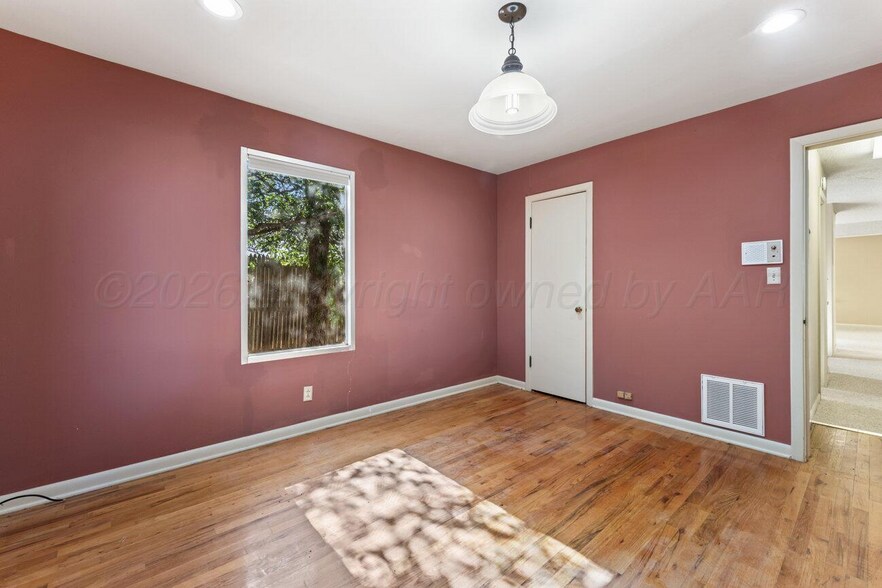 More Photos Of 206 S Bliss Ave, Dumas Office For Sale