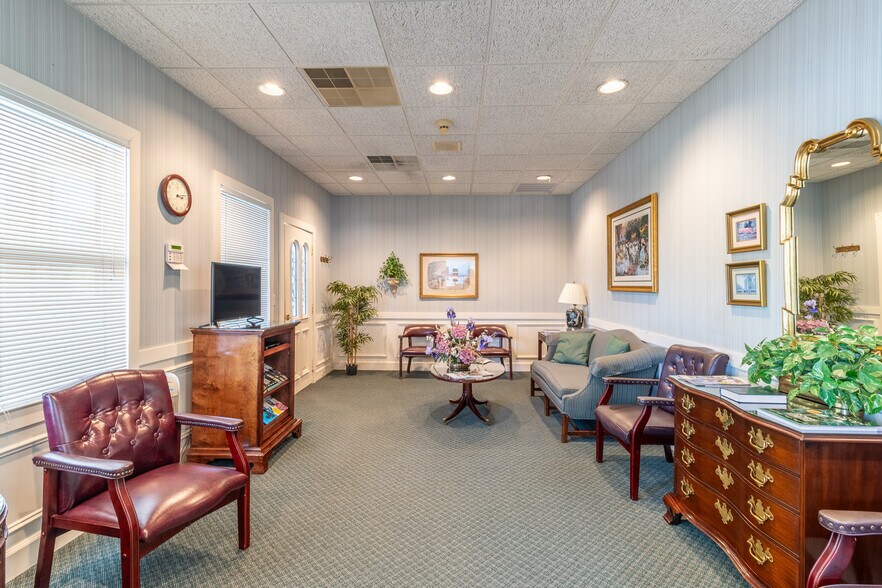 More Photos Of 1421 Ross Dr, Dalton Office For Sale
