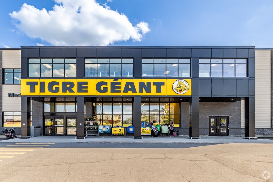 More Photos Of 9 Boul Montclair, Gatineau Department Store For Sale