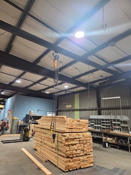 More Photos Of 1100 Old Salem Rd NE, Albany Manufacturing For Sale