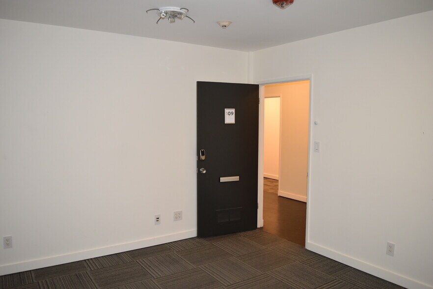 More Photos Of 3115 W Olive Ave, Burbank Office For Lease