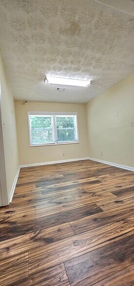 More Photos Of 3223 Shallowford Rd, Atlanta Office For Lease