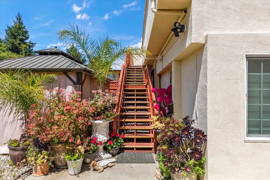 More Photos Of 1176 Laurel St, San Carlos Storefront Retail Residential For Sale