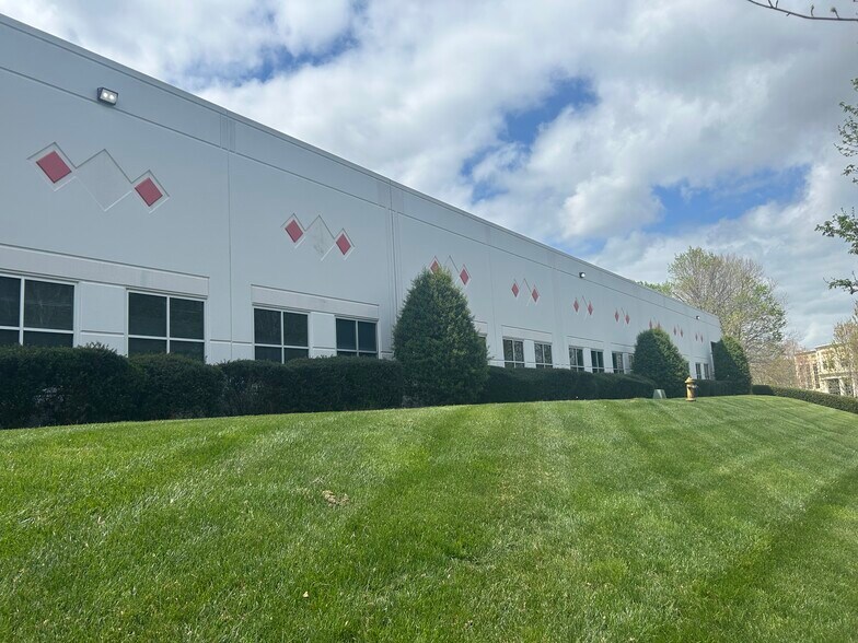 More Photos Of 9730 Northcross Center Ct, Huntersville Light Distribution For Sale