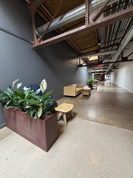 More Photos Of 1325 Quincy St NE, Minneapolis Loft Creative Space For Lease