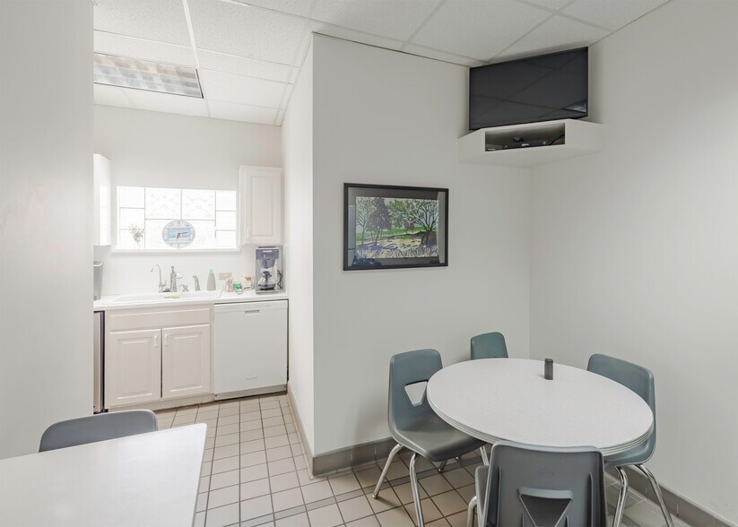 More Photos Of 7809 Broadway St, San Antonio Office For Sale