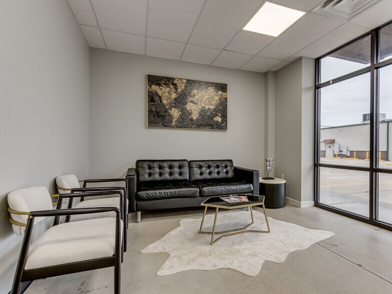 More Photos Of 120 SE 19th St, Moore Storefront For Lease