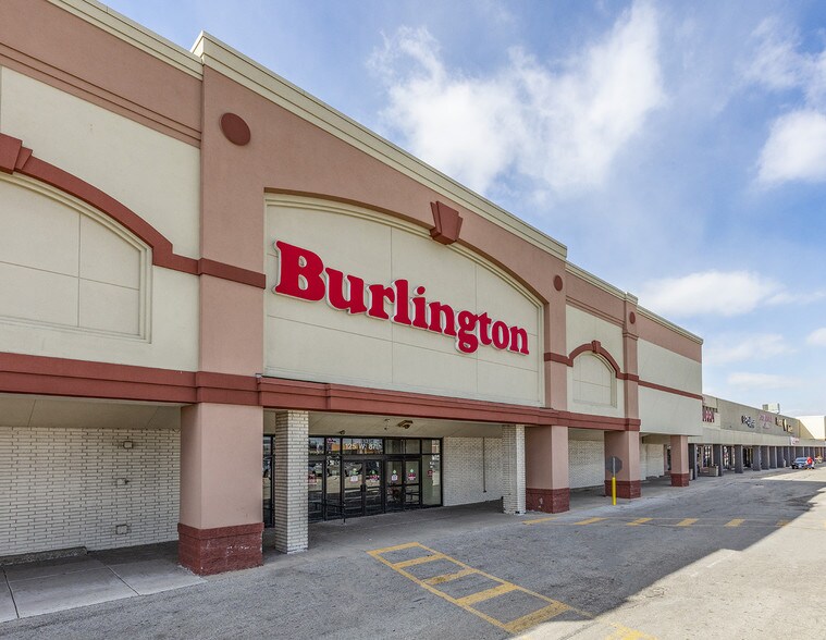 More Photos Of 111-126 W 87th St, Chicago Freestanding For Lease