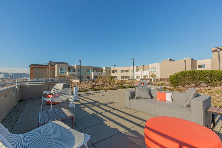 More Photos Of 1250 E Burnside St, Portland Apartments For Lease