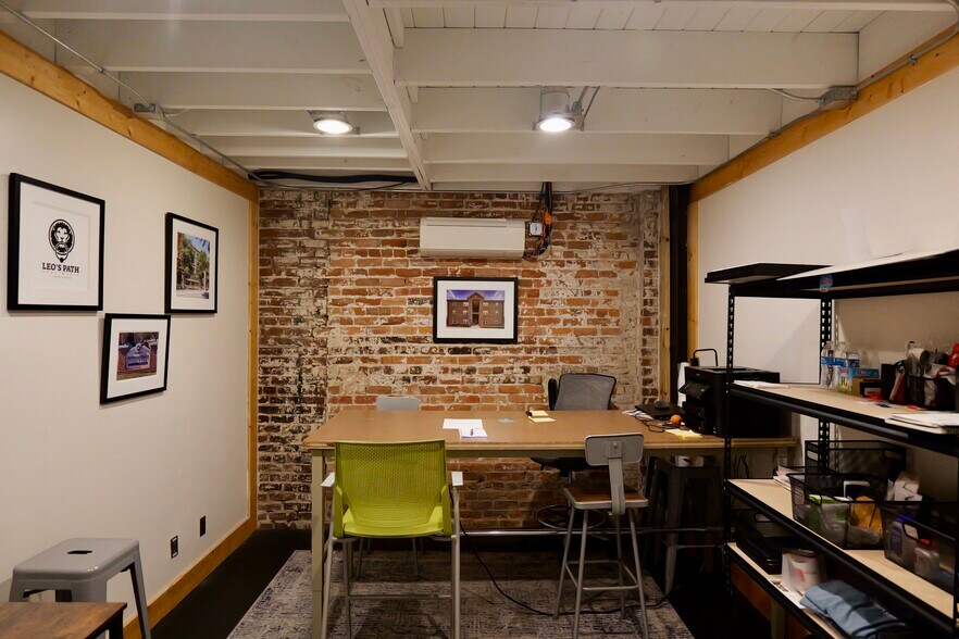 More Photos Of 111 W Lewis St, Greensboro Office For Sale